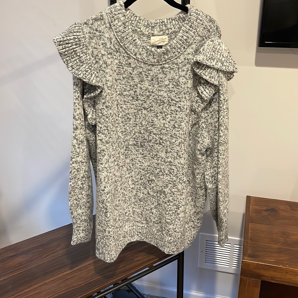 Universal Thread sweater with ruffle detail 2X